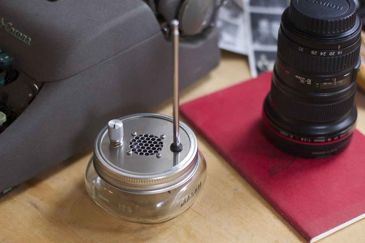 Pre-tuned to a single FM frequency, the $60 Public Radio is the housewarming gift that says "you're one of us now": inhabit.corcoran.com/this-single-st… via <a href="/corcorangroup/">The Corcoran Group</a>