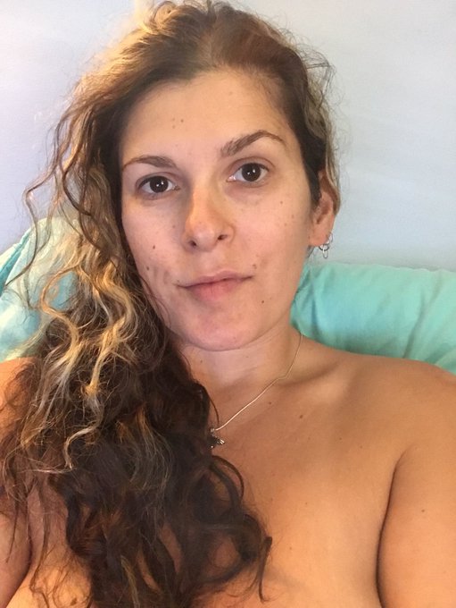 Busy for a few hours doing floor relief calls, and then I&rsquo;ll be on cam for some sexy stretching and dance<a href="/tag/newprofilepic"class="tags"><span>#newprofilepic</span></a>