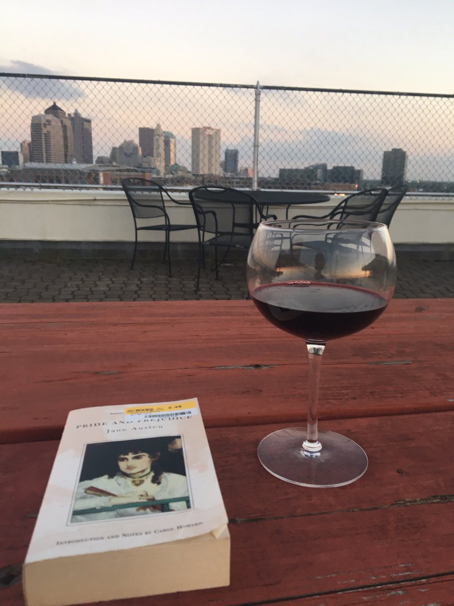 AgeFriendlyOH's tweet photo. Our #AgeFriendlyStudentInResidence finding some quiet 📚 moments in her new home, despite a very busy life as a @osucsw student living at @OhioLivingWT #selfcare #OhioLivingIt https://t.co/M8ktt6sQY4
