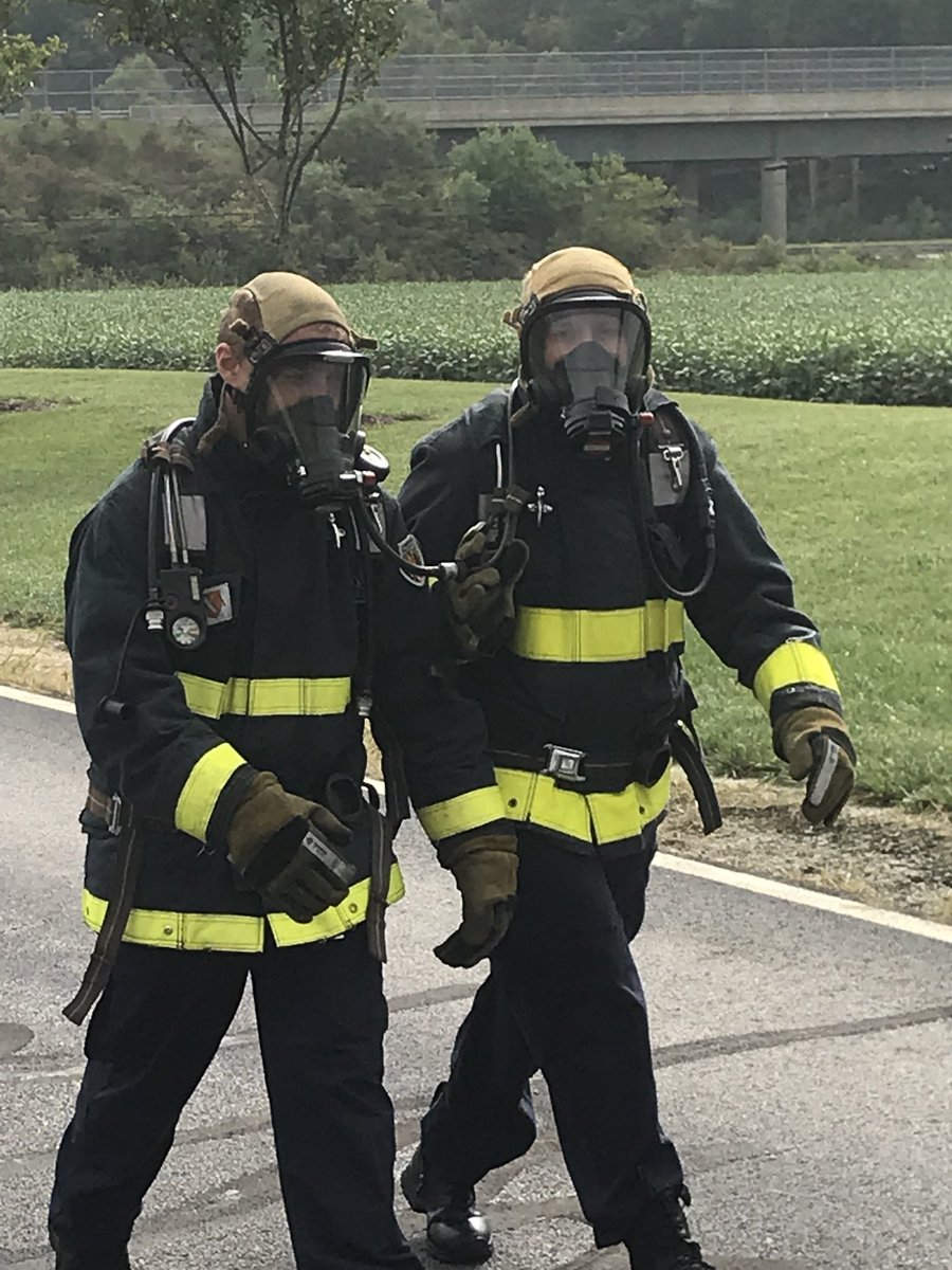 PentafireEMT's tweet photo. Great day for the seniors to hone in SCBA skills little buddy breathing while taking a walk had some instruction from two great instructors #MyOhioClassroom #BGFIRESCHOOL #skillstopaythebills #pentacc https://t.co/tuAtroUv5f