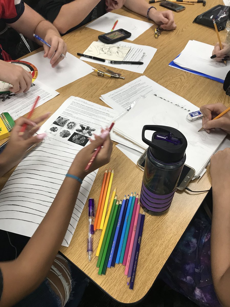 MsOrmsbyLCTC's tweet photo. Creating custom color wheels today as an intro to design elements and principles in #lctcgraphicdesign #livoniapride @LCTCommunity https://t.co/gWcMMimZum