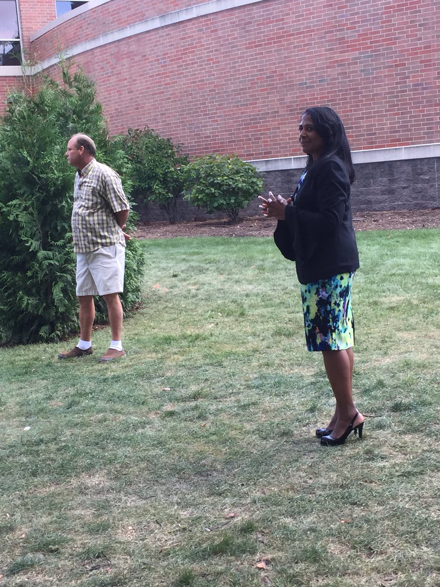 SusanHuppert's tweet photo. President @AuthorAngelaPhD unveils the sculpture donated to @DesMoinesUniv by Dr Frederic Gold-Class of 1973. A beautiful day for a terrific addition to Grand Avenue in Des Moines and the exceptional art we all enjoy in our city. https://t.co/Zvz4TK6Zdv