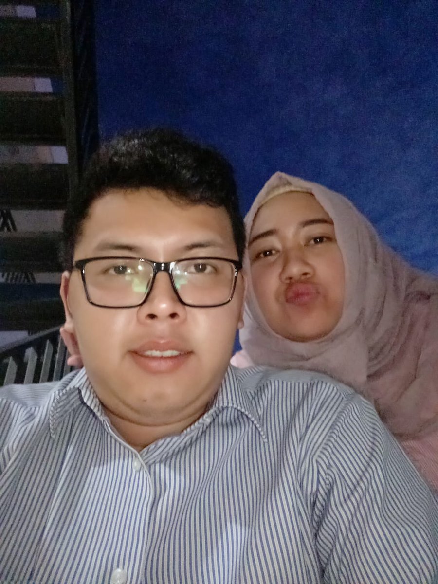 Hey you..  I want to hold your hand and laugh at your jokes, walk by your side, snuggle on the couch, look into your eyes, talk about whatever and love you everyday ❣️