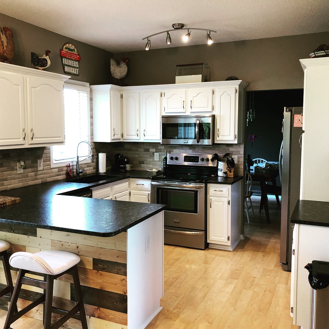 cabsandgranite's tweet photo. It's incredible the difference cabinets can make! Trading out your oak colored cabinets for a bright white set can instantly make your kitchen feel bigger and brighter.

#home #homeremodel #kitchenupdate #kitchenremodel #newkitchen #restoration #hgtv https://t.co/T3pEajQOEL