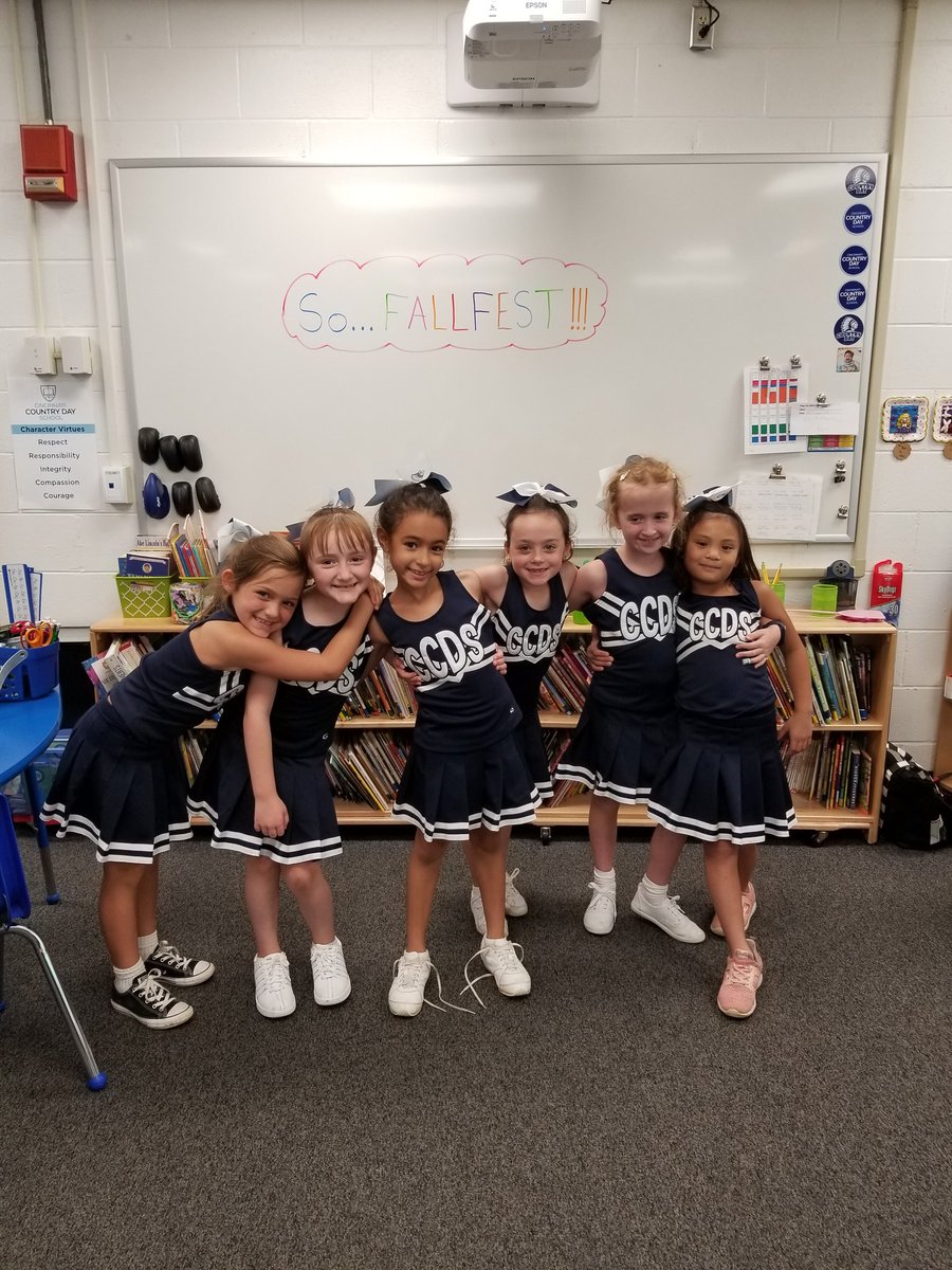 Tresnola's tweet image. So... Fallfest!!! CCDS spirit in class today! @CountryDay @CCDdreamteam #engineeredforfun #fallfest