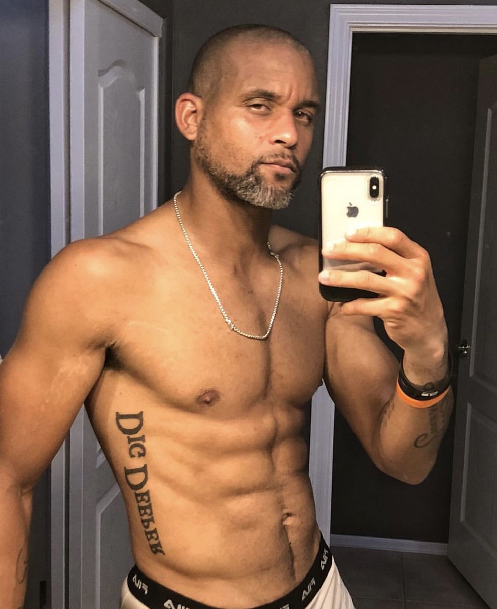 ShaunT's tweet photo. Itโs the weekend so donโt forget that congratulating yourself is the first step to visualizing success! Have a successful weekend!! #TheOngoingKey https://t.co/BtCzfshJFx