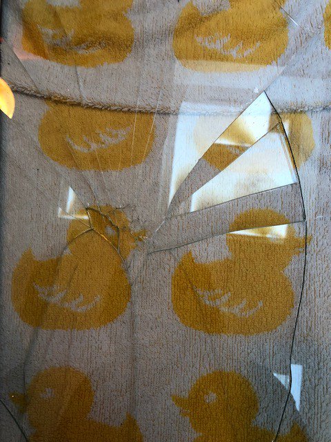 CharliAmakeup's tweet photo. @HabitatHelp Hi, I just received a large photoframe and when I went to use it, I laid it down on towel on the floor and all the glass smashed! Please tell me how I can get a replacement, thanks https://t.co/Bn99dEbxjp