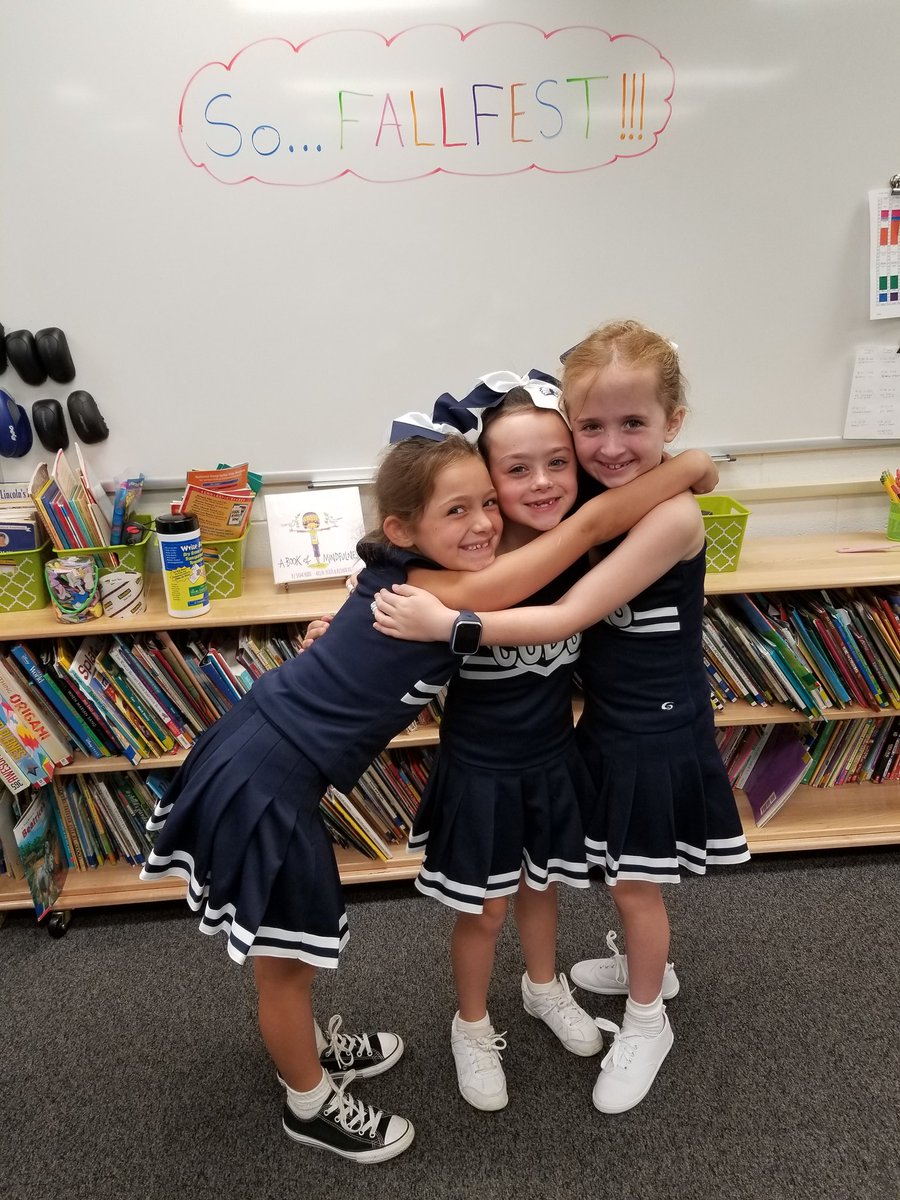 Tresnola's tweet image. So... Fallfest!!! CCDS spirit in class today! @CountryDay @CCDdreamteam #engineeredforfun #fallfest