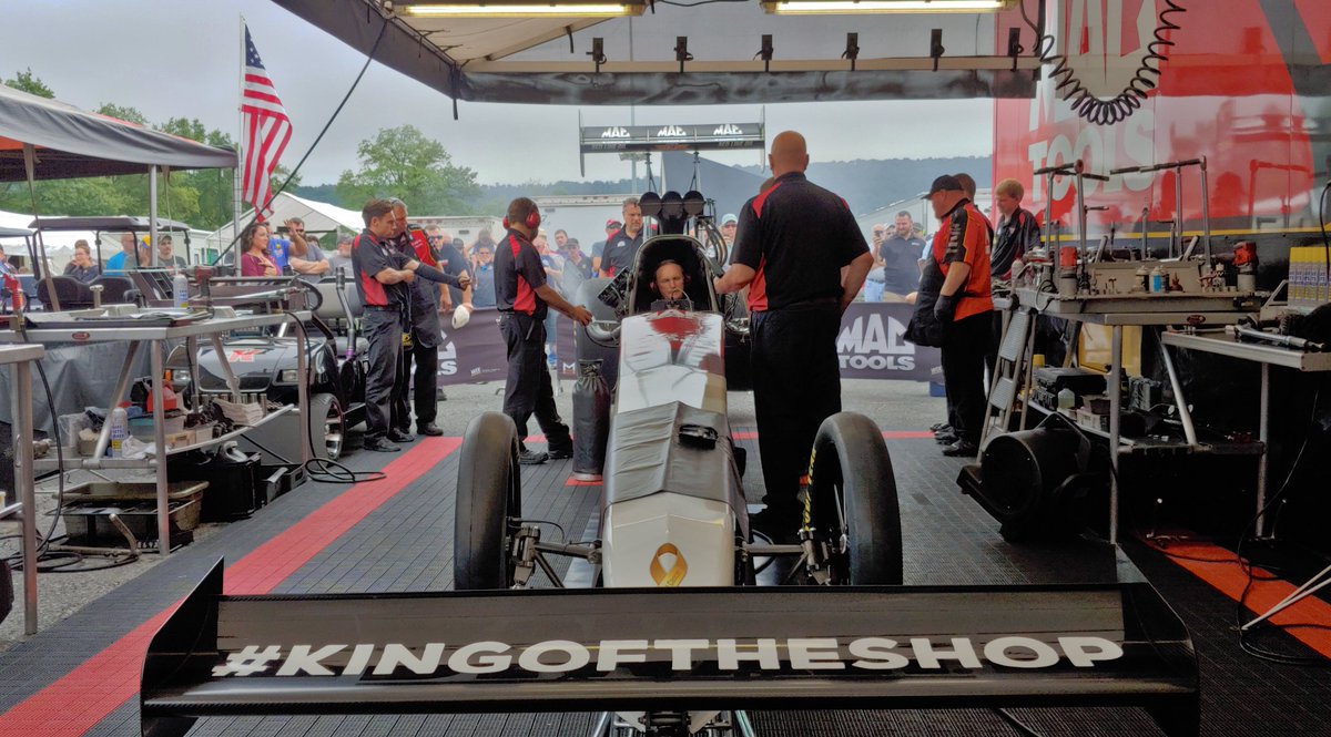 TeamKalitta's tweet image. Getting the @Mac_Tools #KingOfTheShop machine warmed up for Q1 at the #ReadingNats! @Air_Doug &amp;amp; the team are ready to start the #NHRACountdown off in #KalittaStrong fashion💪🏼 #NitroBound #GreatToWorkWith