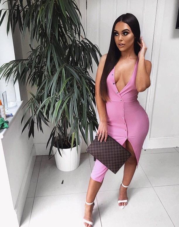 lotd_com's tweet photo. This is what we call #FridayNight ready! #MyLOTD๐rebekaheller in Pink Sleeveless Plunge Popper Detail Midi Dress ๐
______
#bloggerstyle #streetstyle #whatiwore #whatiworetoday #fbloggers #fbloggersuk #ootd #ootdshare #pinkwink https://t.co/4nzQO47vaF