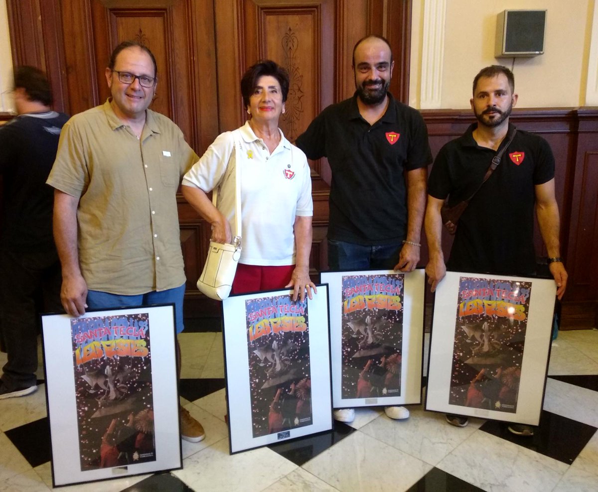 xiquetstgn's tweet photo. Donem l’enhorabona als nostres Teclers i la nostra Teclera d’honor. 

Més de 25 anys de castells a les seves espatlles amb els Xiquets de Tarragona.

Per molts anys més!
#tarragoninament https://t.co/zabBNjtkkz