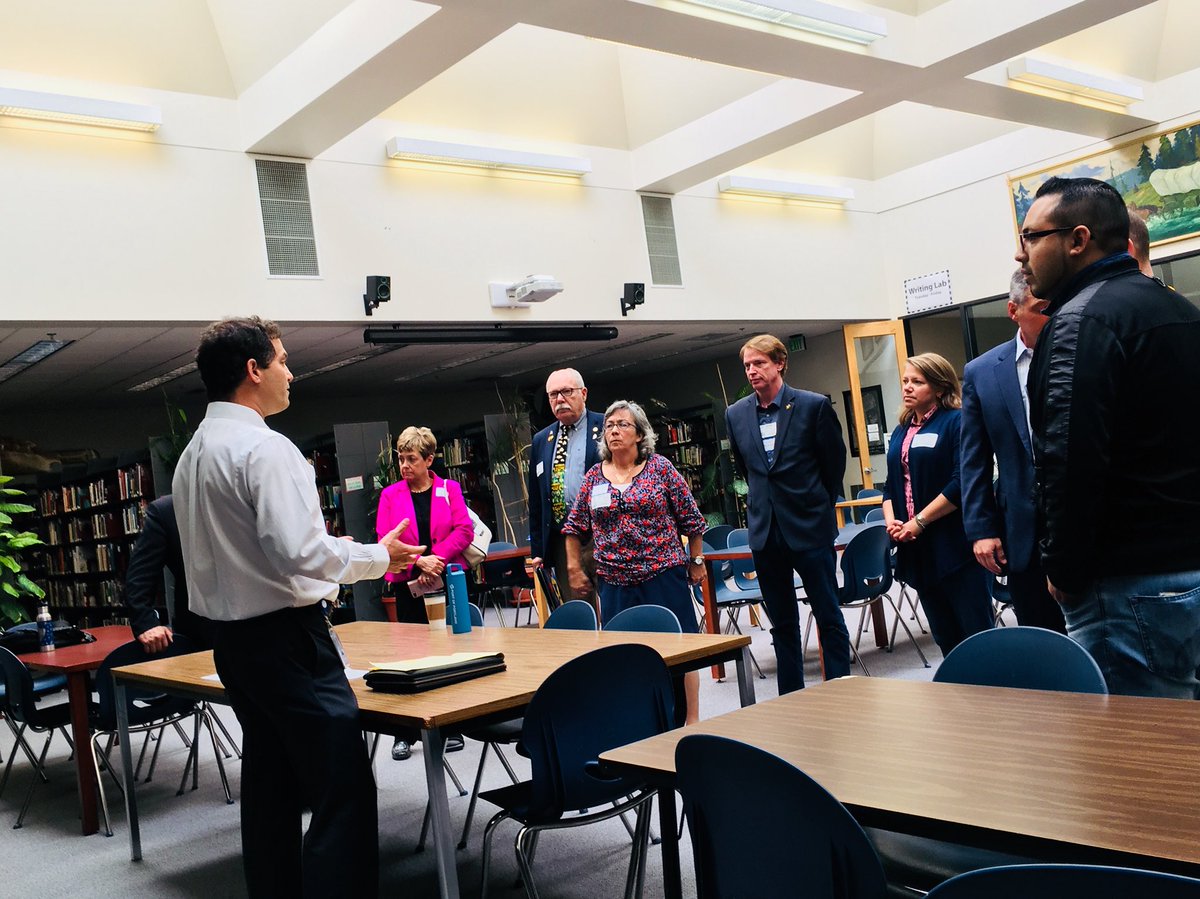 JessicanVentura's tweet image. @OregonSuccess is getting ready to tour Hood River Valley HS