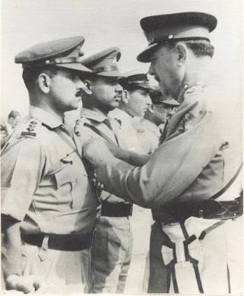 ahmadbinjaffar's tweet photo. تیری رُخصت کے بے رحم لمحے
🇵🇰
دل اپاہج کر گئے میرا
@ahmadbinjaffar
#TariqMahmood
#TigerTM
#سپاھی https://t.co/dGJwdkK811