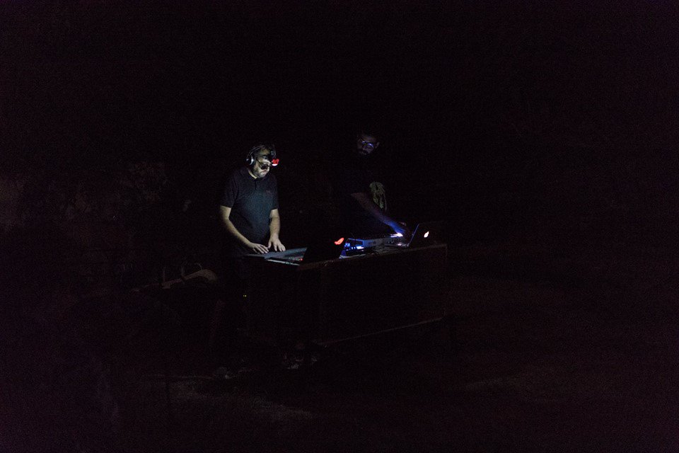 INTERFERENCE_TN's tweet image. ڨربي #gorbi - #Live Performance 
Amen Ouakajja “ #BLITS. ”- Directeur Artistique &amp;amp; Conceptualizer
Mohamed Oussama Houij - Auteur, compositeur et interprète
Aymen Bachrouch“ Bachrism” #VJ &amp;amp; #VFX
Sadrumet  -Arrangement &amp;amp; SFX
 #INTERFRENCE Artwork
 Site : L'ancienne Ecole juive