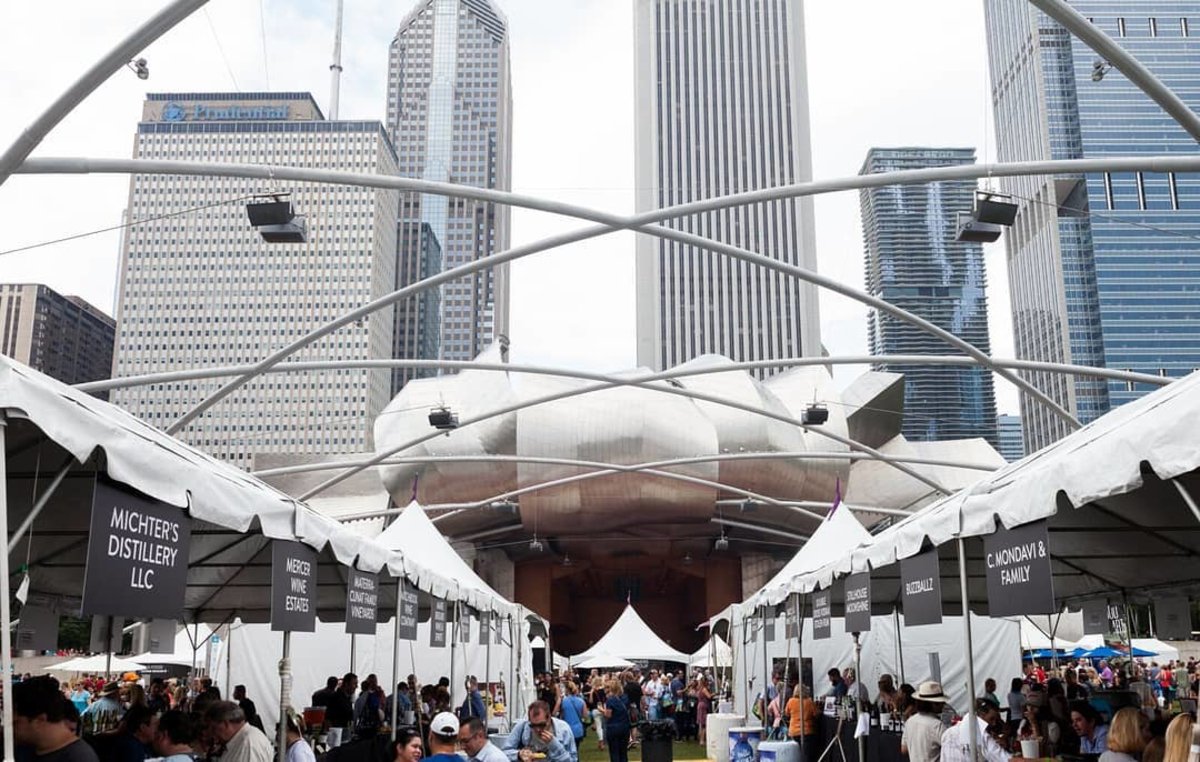 End September on a full stomach! Chicago Gourmet is welcoming back Rock the Fork to Millennium Park, and we're pumped to be a sponsor. Head out for culinary demonstrations, tastings, live music, and more. #ChiGourmet #RockTheFork bit.ly/ChiGourmet2018
Photo: paramountevents