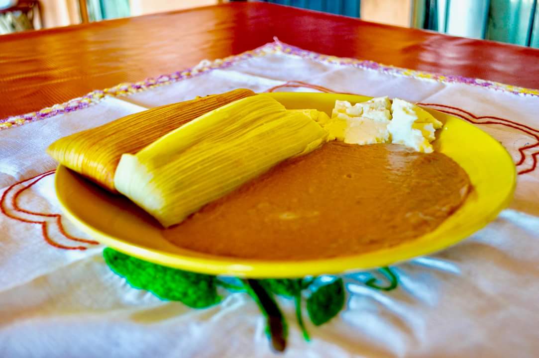 Disfruta de unos tamales de carne este viernes.
