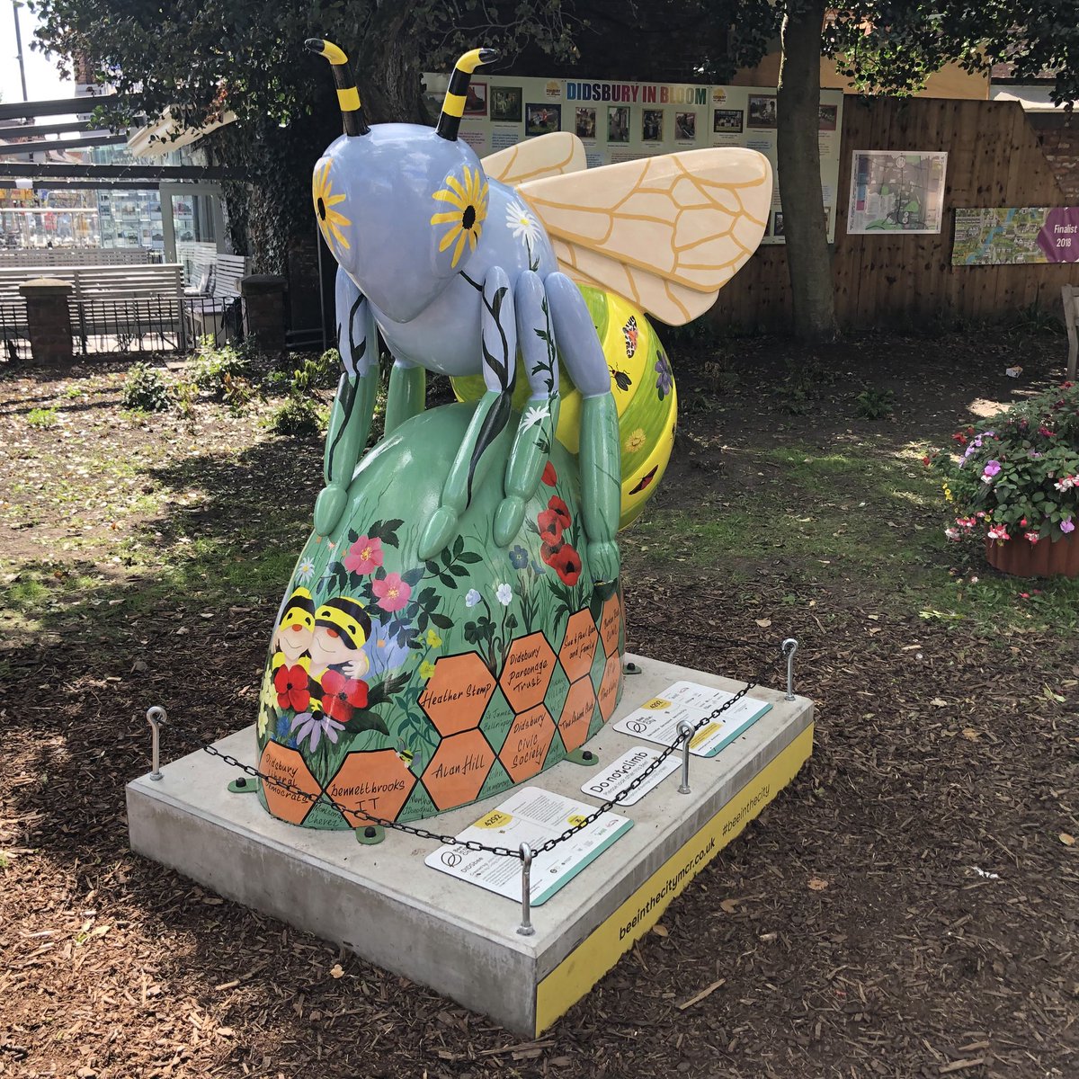 DIDSbee's tweet photo. I’m just too good to BEE true 🐝
Can’t take my eyes off of you 😍
Make sure you get your #selfBEE with me this weekend. I love seeing your buzzing faces! #didsbee #didsbury #manchester #BeeintheCity #BeeInTheCityMCR https://t.co/sdVT5cjQTD