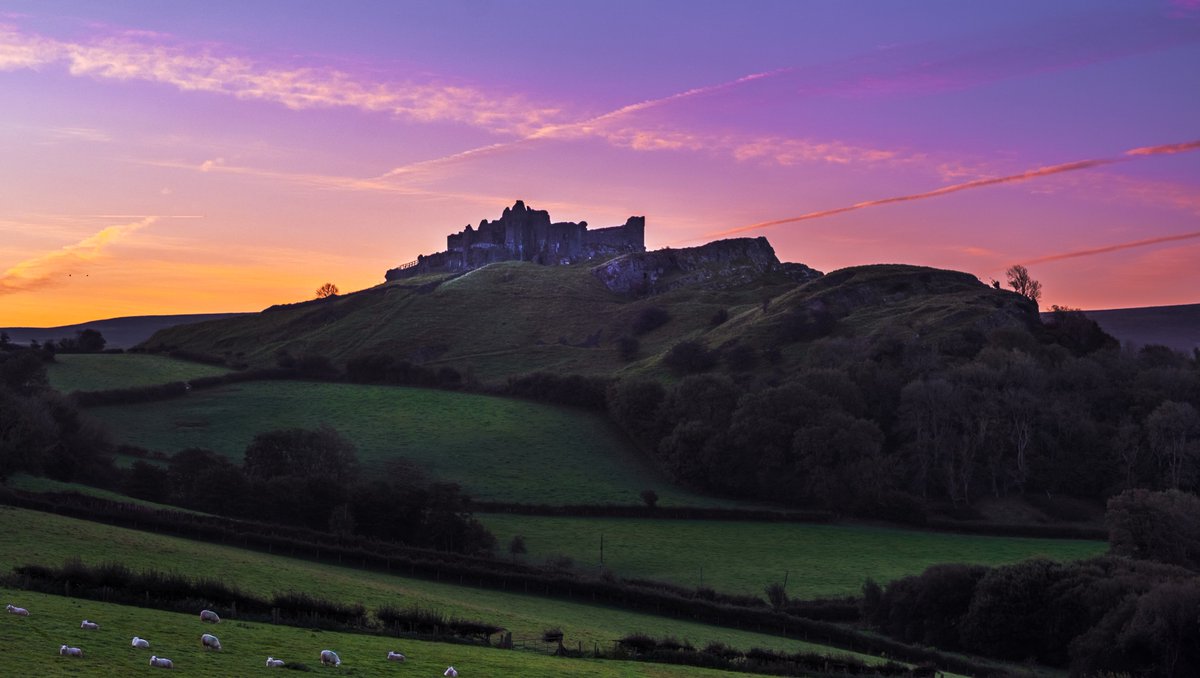 #CastellCarregCennen is just one of the beautiful @nationaltrust locations near #LlwynGoedwig, our new luxury development, that is great for those special family day outs.

#FamilyLife #Teulu #Wales #Cymru #NewHomes #LuxuryHomes