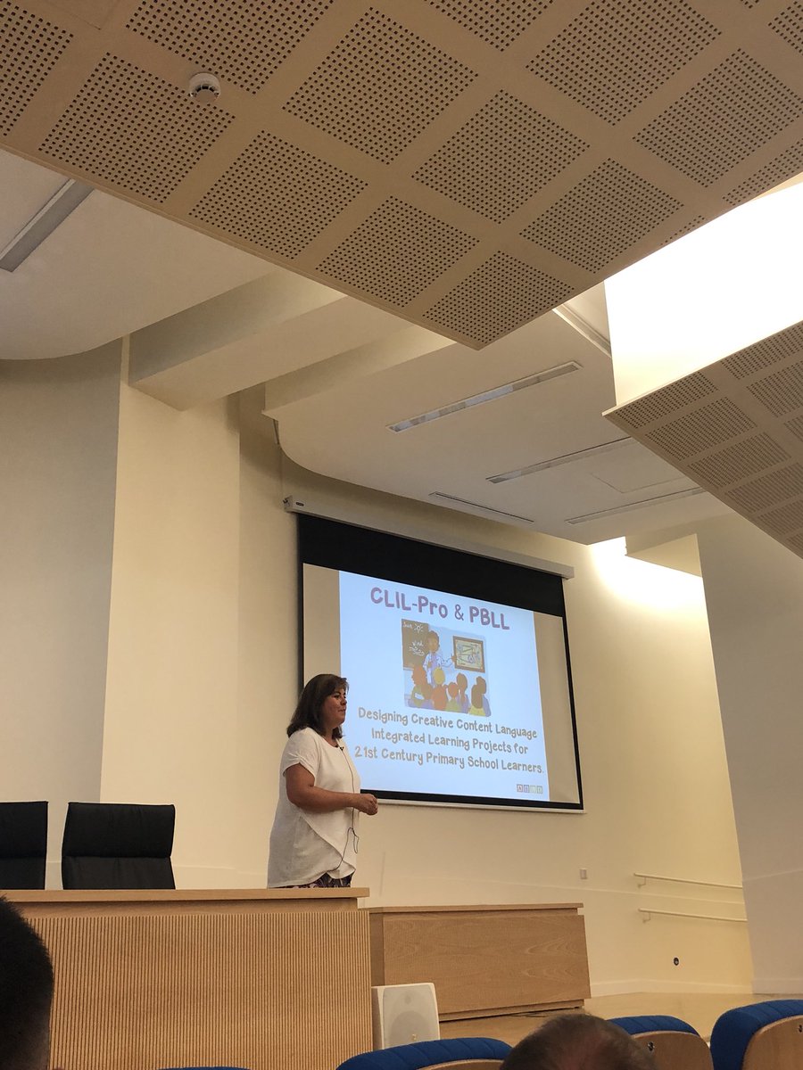 Irenepuenteg's tweet photo. @vickygilc rocking it! (as always...) #ABLE18 #clil #innovation #education #pbl @unizar https://t.co/3wN5ZycIej