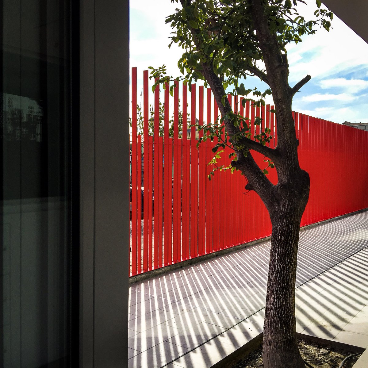 escorialvic's tweet photo. Avui estem d’enhorabona: Hem obert les portes de l’edifici nou als alumnes de Batxillerat i Cicles Formatius! https://t.co/MQuE43tmVY