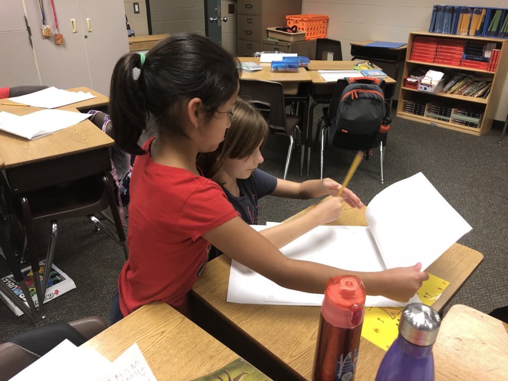 MelissaColbert2's tweet photo. Helping each other succeed without being asked. @HumbleISD_HHE #empathy #globalcitizen #POG https://t.co/lnhmZ1EG7F