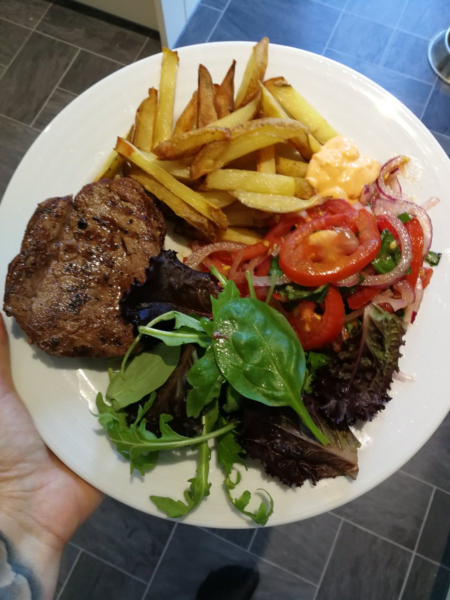 Friday night steak and homemade chips! Yasss! #swfriendly #slimmingworldmeals #swuk