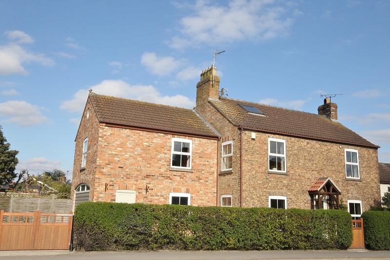 What would you do with £100? Know someone who is selling a property or has property to let? Complete form on our website &amp; we will do the rest. As soon as we conclude business with them, we will send you £100!
👉 homexpertsuk.com/estateagentthi… 💷🏡😀 #estateagents #Thirsk #Northallerton