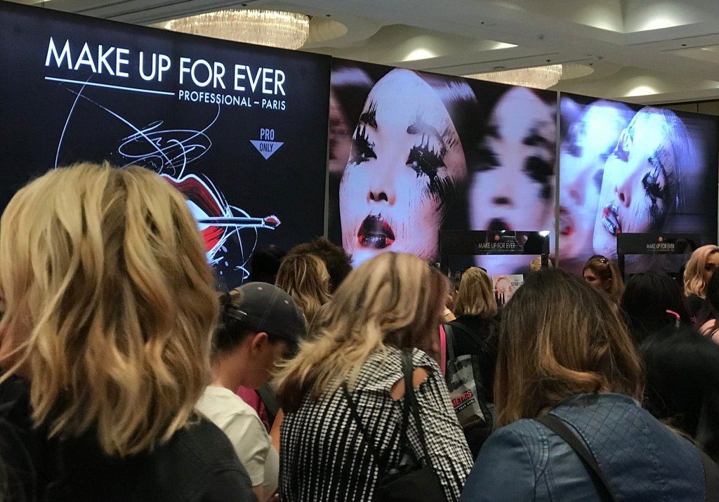 LOOKLIVELUXE's tweet photo. Going To The Makeup Show? Meet Shelly Tagger https://t.co/w4oiR4L18K https://t.co/68VcfJmsym