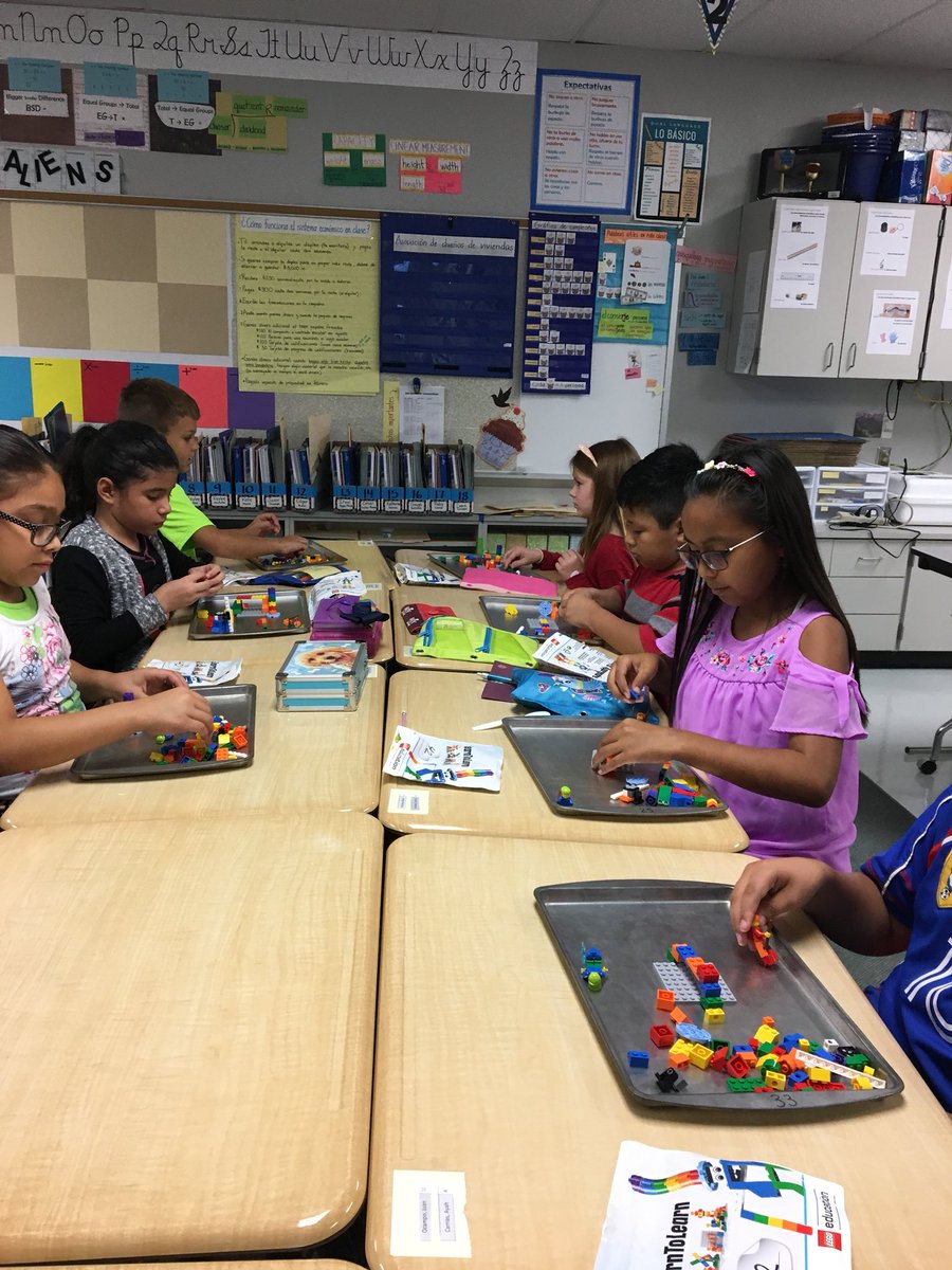 KatinaOsth's tweet image. First LEGO challenge of the year. We read Iggy Peck, Architect then built a bridge, keeping in mind certain criteria and adjusted as needed. #CSISD #skawesomesince1967 #STEM #Legos
