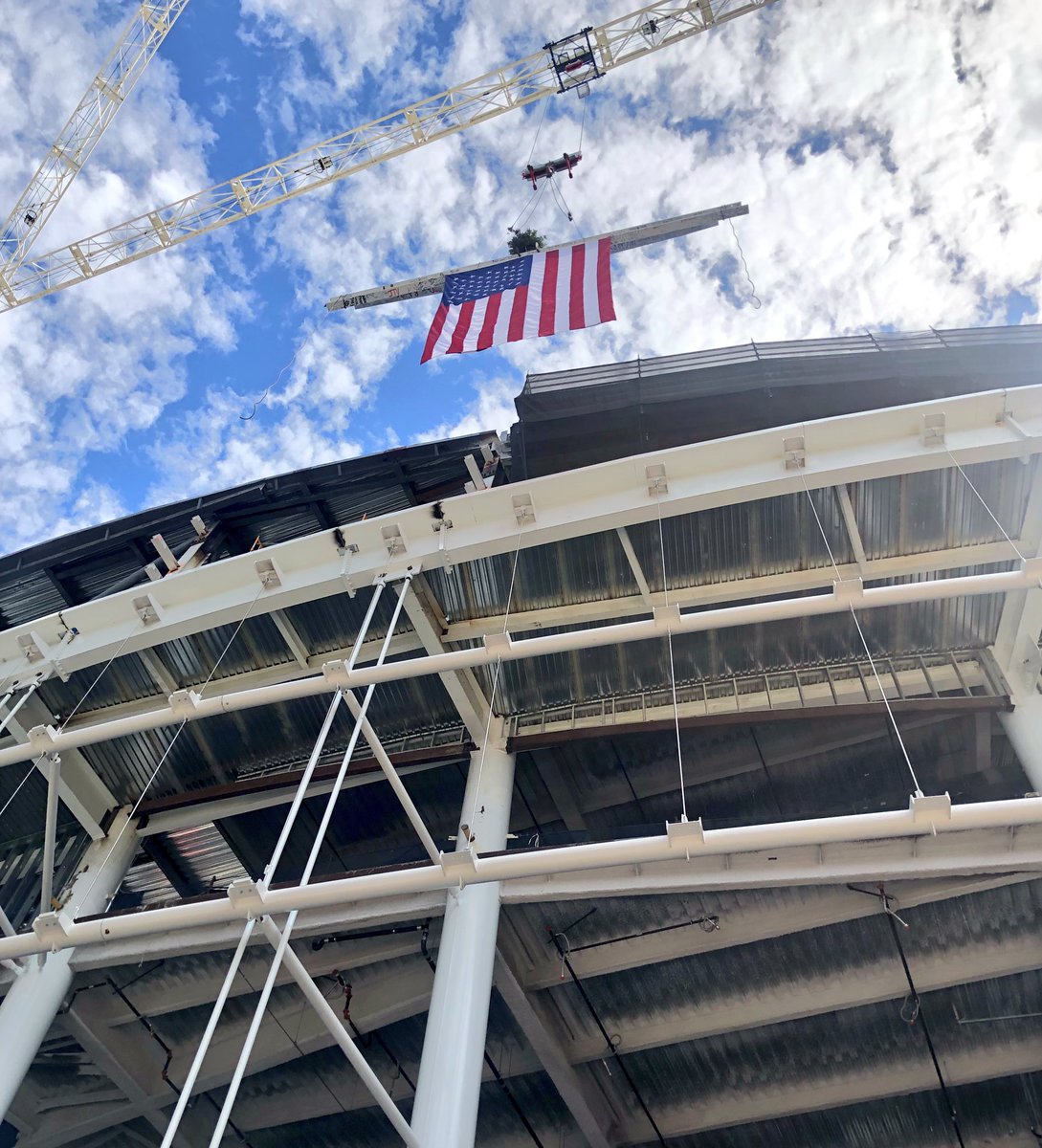SFOCII's tweet image. Construction of the @ChaseCenter took a major step towards completion today with a topping out ceremony for the ages! Congratulations to all the construction workers and community leaders who continue to work tirelessly on making this project a reality.