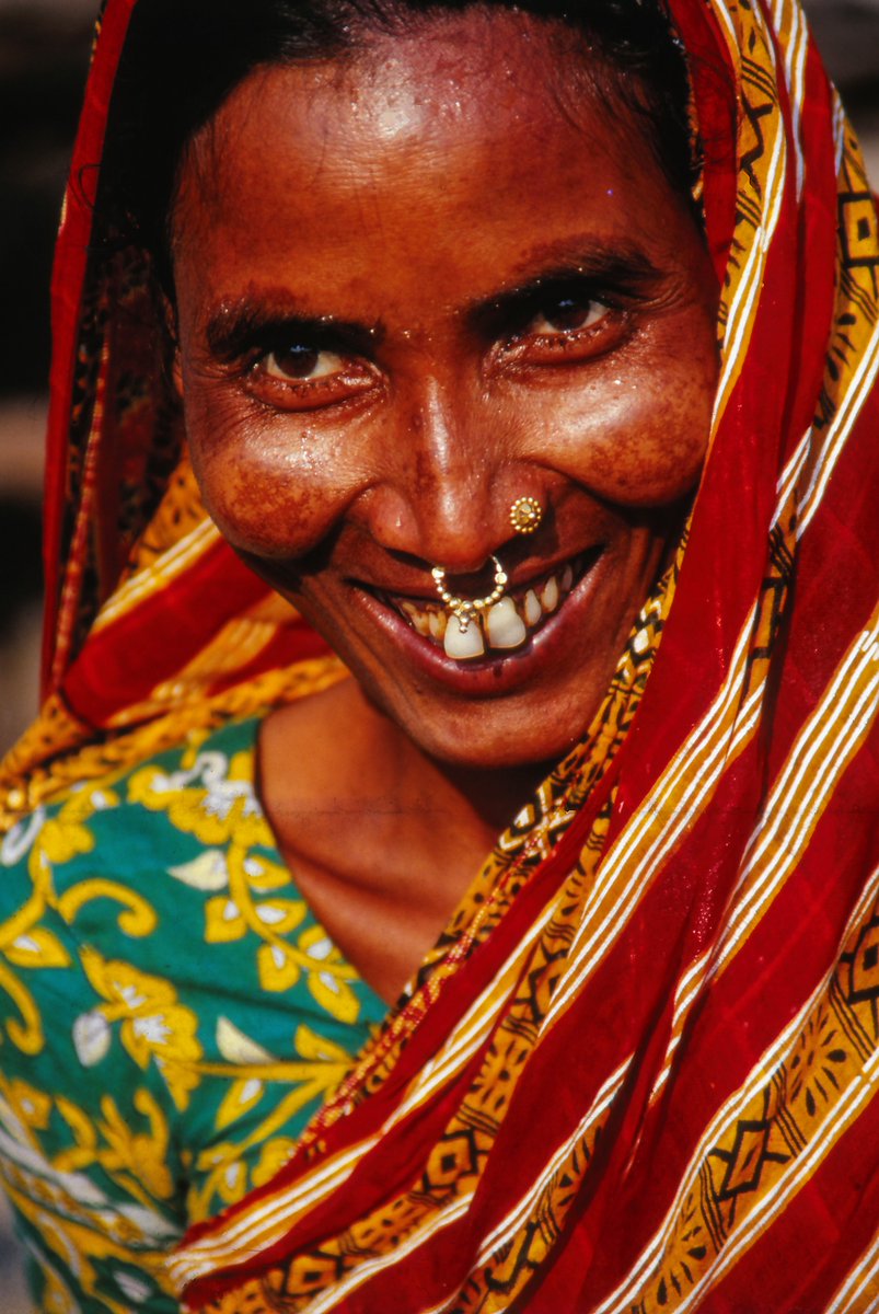 O Xrhsths 武藤弘司 Sto Twitter アジアの女性 ポートレートシリーズ バングラデシュ ダッカの女性 迫力があり 生命力に溢れた女性だった でかい前歯も印象的だった ２００４年 バングラデシュ アジア バングラデシュ ポートレート 肖像 アジア