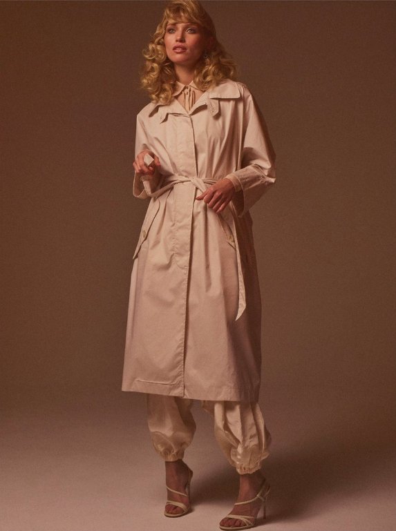 Trench envy 🖤 @vogueparis 
Photographer: <a href="/gstyles/">gstyles</a> 
Stylist: <a href="/tony_irvine/">Tony Irvine</a> 
Hair: <a href="/braydon_nelson/">Braydo🥔</a>  
Makeup: @sallybranka
Talent: @hanajirickova