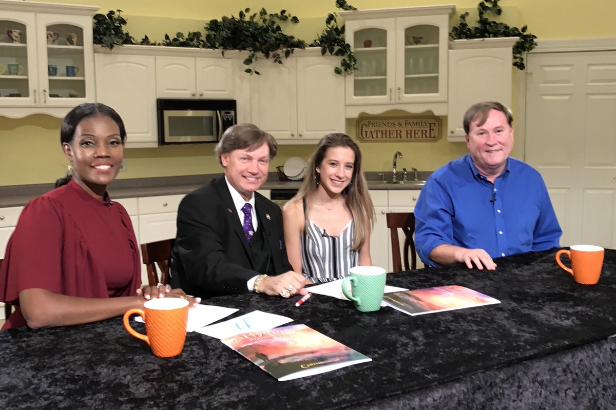 ClineThornton's tweet photo. ”Treva and Kevin Show”My TV 30Nashville with Treva, Kevin, Rayna, Thornton Cline. #hymnspraisinghim.  #thorntoncline https://t.co/jF4OmI7Ngd