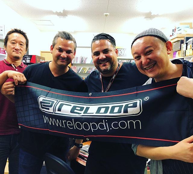 inoueyosuke's tweet photo. ドイツから来てくれたRELOOPのジェラードとロジャーそしておなじみ中屋さん。ドイツ人のイメージはと聞かれたのでオリバーカーンと言ったらめちゃウケてた。遠い所ありがとうございました！
#reloop #reloopdj #reloopdjs #otairecord #オタレコ https://t.co/Kv1fdbRCVW https://t.co/g3duWCTjwW