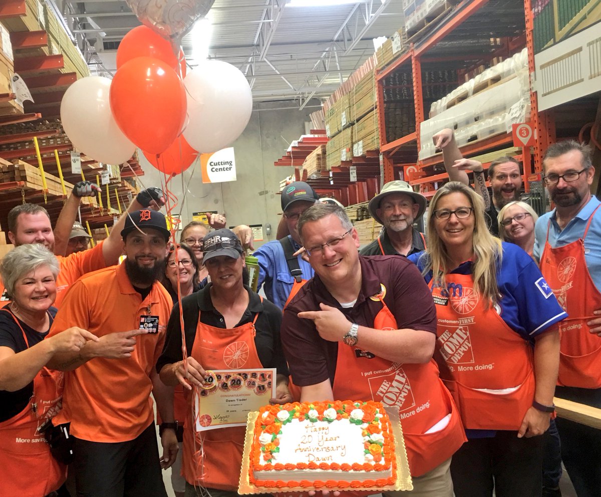 timpcapps's tweet photo. Dawn’s 20th anniversary was today. We ambushed her in the aisle. Congratulations!🎉🍾 #BeGreater https://t.co/8gGDQokFcR
