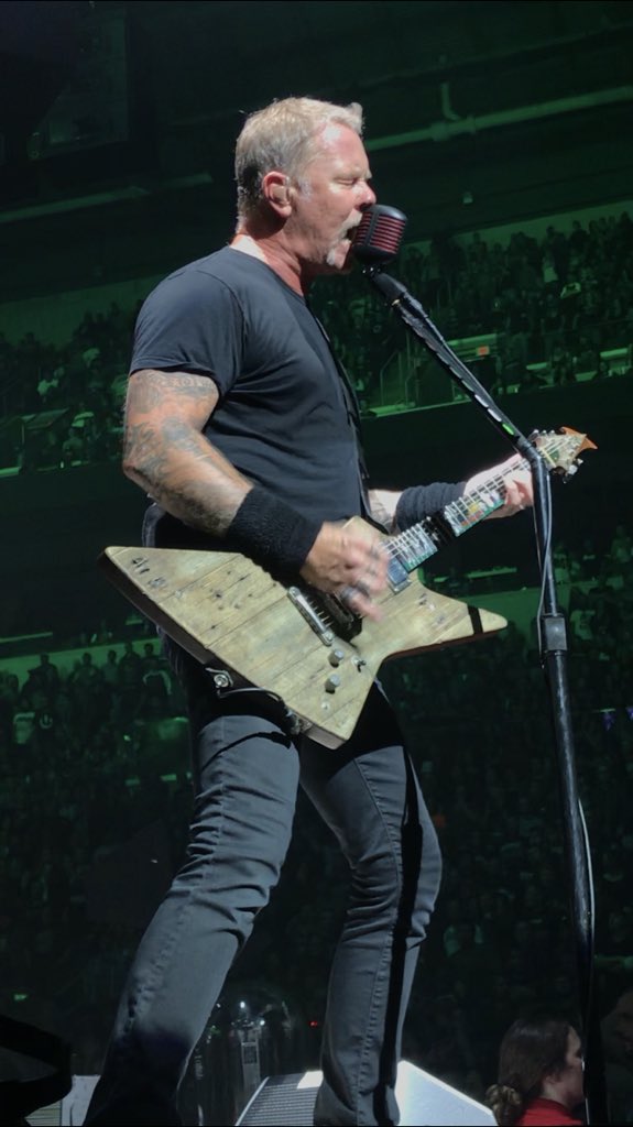 ssinclairx9's tweet photo. @Metallica 😍🤘❤️ #jameshetfield #MetInWinnipeg #iloveyous  thanks for the awesome experience I hope I get to see another! This time I want VIP1 🖤 https://t.co/a5XguGgxpX