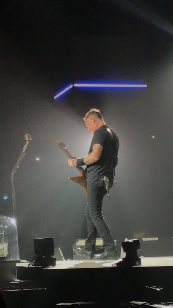 ssinclairx9's tweet photo. @Metallica 😍🤘❤️ #jameshetfield #MetInWinnipeg #iloveyous  thanks for the awesome experience I hope I get to see another! This time I want VIP1 🖤 https://t.co/a5XguGgxpX
