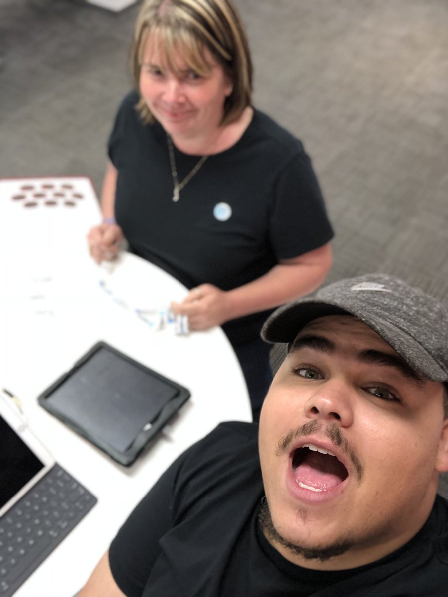 AshtabulaCOR's tweet photo. Had a very fun iPhone preorder day with the team today !!!! #potluckday #lifeatATT #iphonepreorder @sean_nork @BIGBizDecker @judy_cavalieri https://t.co/4ePxaVeWWk