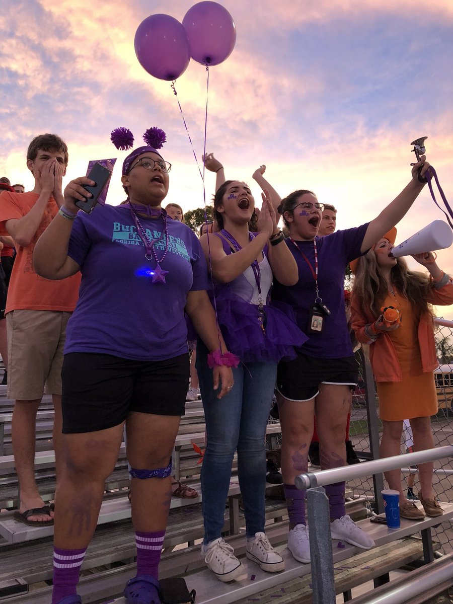 MsRosz's tweet photo. House Pride Night is a happening place! Gooooooo Celtics! #RaleyHouse #Knights #DevDragons #MazSticks! 💜❤️🧡💙🍀 https://t.co/uGAmDGz4A9