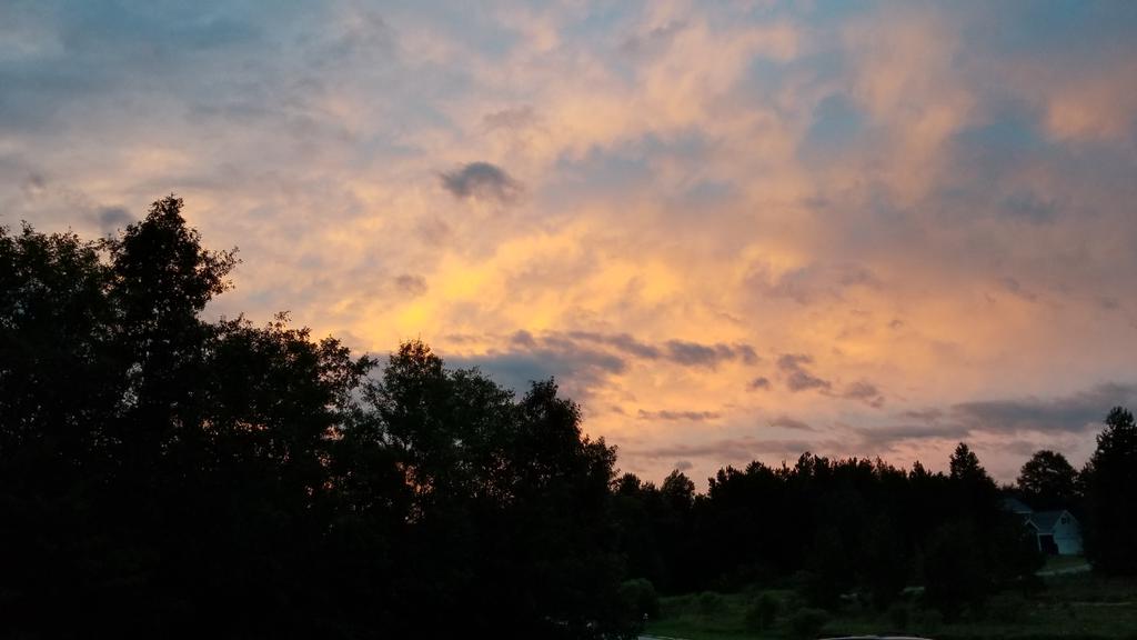 tlynne32's tweet image. Calm before the storm... #HurricaneFlorence2018 #prayersforSC #prayersforNC #PrayersfortheEastCoast