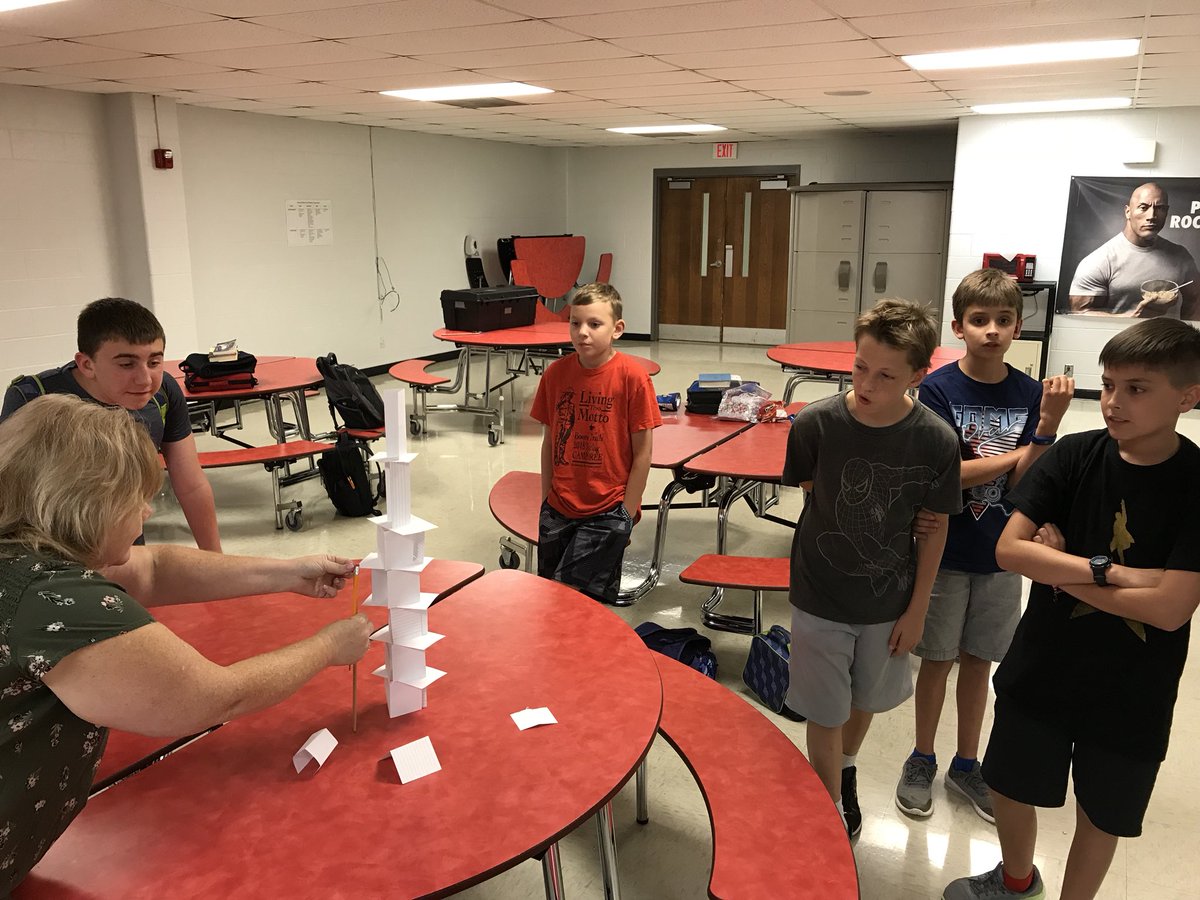 htomicich's tweet photo. Core Values challenge with #bmsrobotics Ss at the last practice. Seeing teamwork from some of our new teams. @BarnwellMS @FrancisHowell #graciousprofessionlism @firstlegoleague https://t.co/gesEwxEsNR