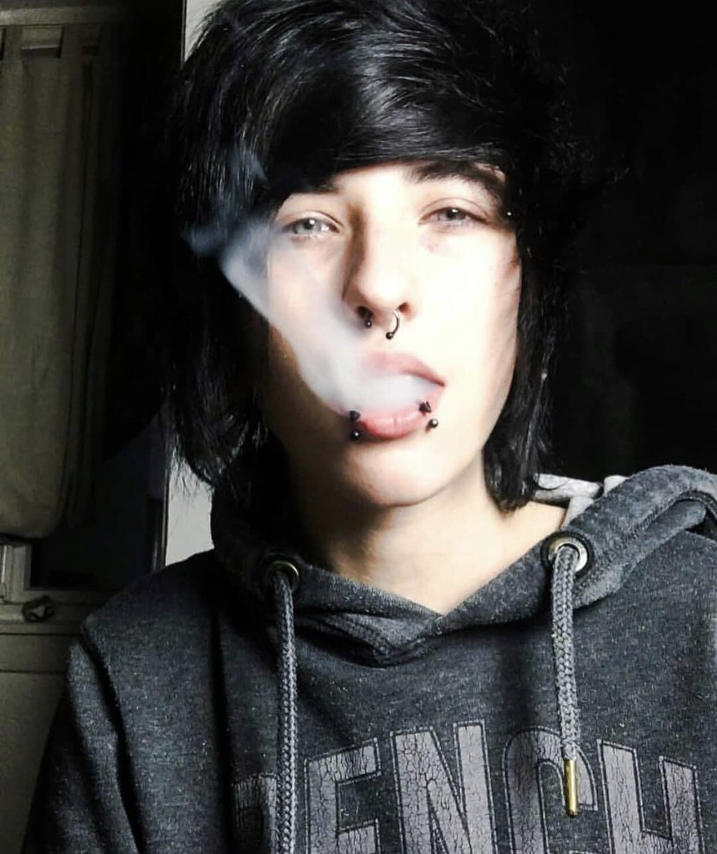 FallenAngelz03's tweet image. Heartless, asshole, sub, demon, single -Sutton