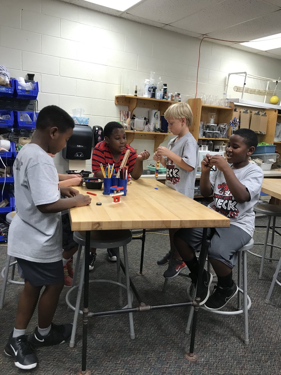scteacher1's tweet photo. LEGO creativity in 2nd grade. @dieckk5 @swartz_creek https://t.co/71rgPuAIM2
