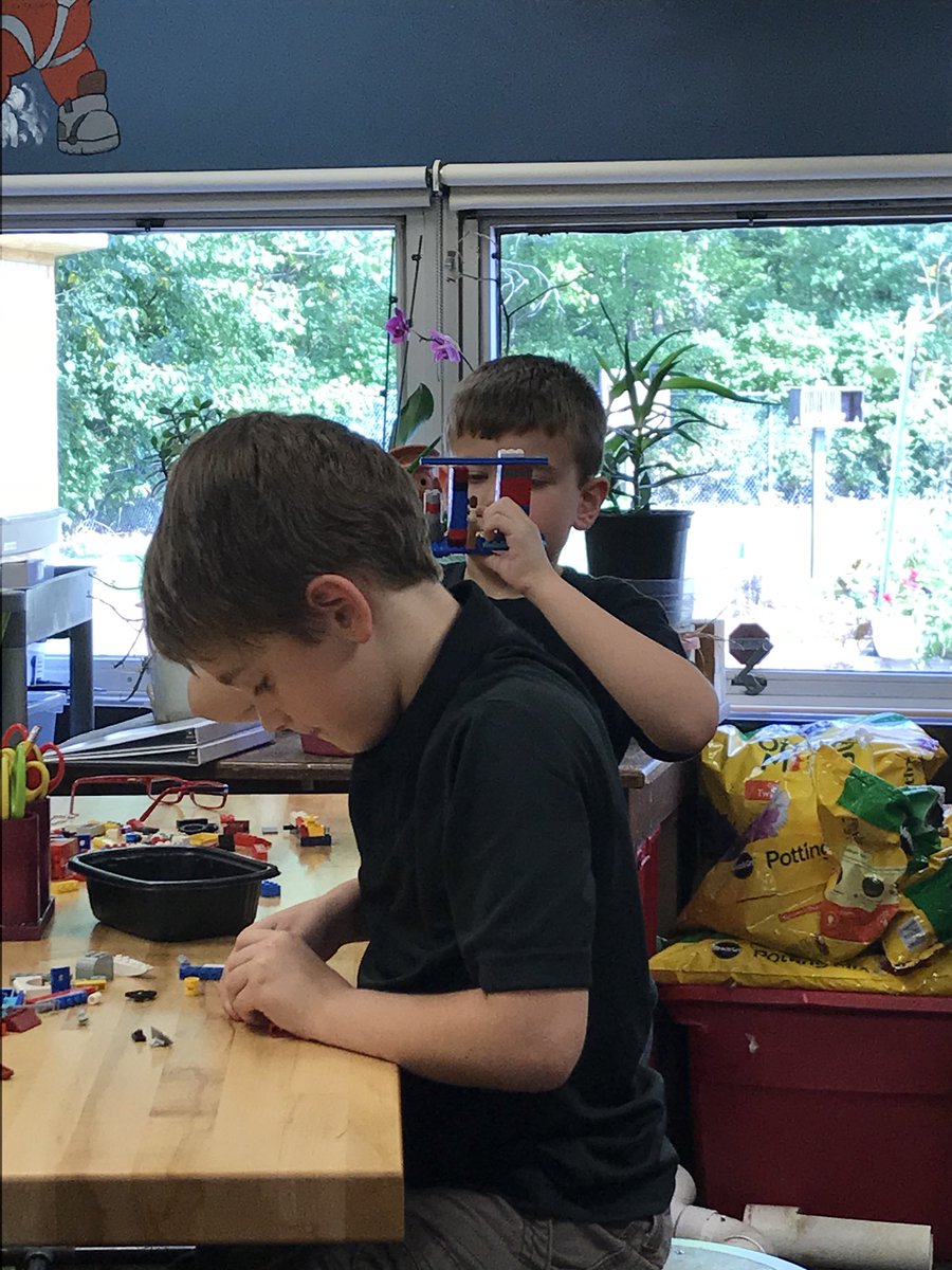 scteacher1's tweet photo. LEGO creativity in 2nd grade. @dieckk5 @swartz_creek https://t.co/71rgPuAIM2