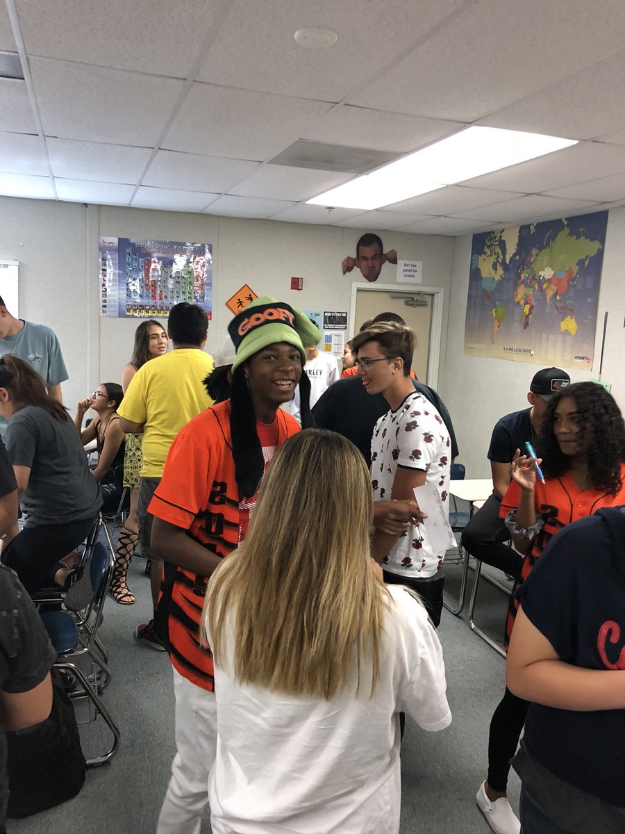 DhshsMinnick's tweet photo. Econ students using negotiation to understand how supply and demand creates/changes equilibrium price #funandnutritious https://t.co/dMImsNOurC