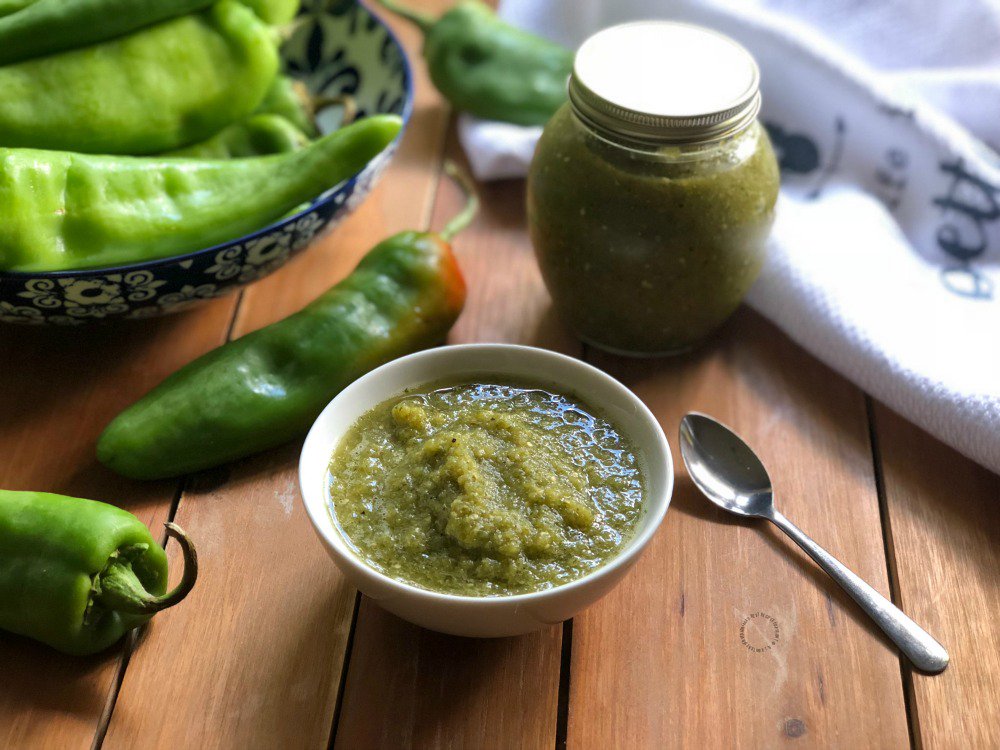 ABRecipes's tweet image. Take advantage of hatch chile season and prepare the roasted hatch green chile salsa. #RecetasDeliciosas #HatchChileSeason bit.ly/HatchSalsaVerde