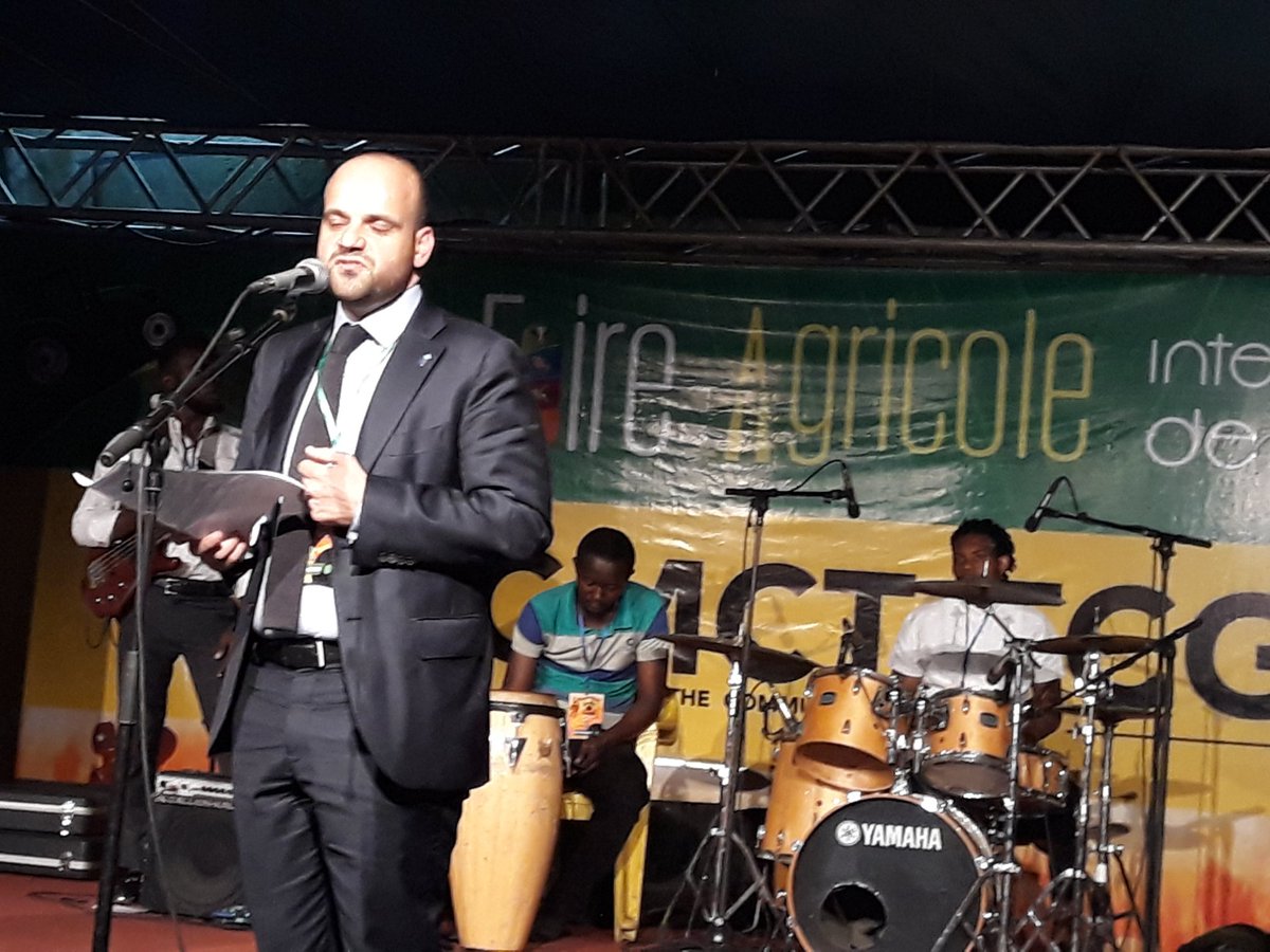 UEenRDC's tweet photo. Le Festival #Rumba parade au coeur du mariage entre agriculture et culture avec l'appui de l'#UE 🇪🇺et ses partenaires du pool #EunicRDC🇨🇩. Inscrire la Rumba au patrimoine de @UNESCO. @halledelagombe 🇫🇷@EUNIC_Global @Goethe_RDC 🇩🇪 Foire agricole de #Kinshasa à #ABA. https://t.co/rBVmtBuYnl