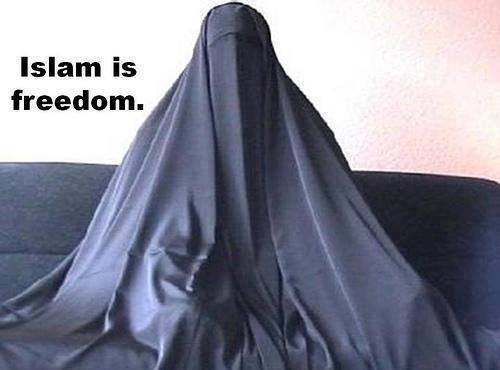 613JFC_Lucky's tweet photo. @HLAurora63 @Melissa98168063 A friend of mine shared this picture with me, she also clued me in on Linda Sarsour #EnemyoftheState
#StopIslamization 
#RejectSharia 
#RejectQuran https://t.co/wLTJ9Twu4S