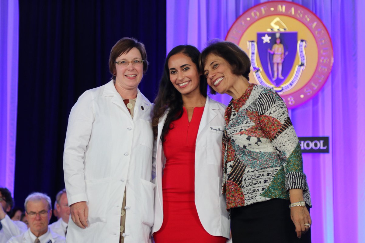 UMassChan's tweet photo. Congratulations, Class of 2022! You wear it well. #WhiteCoatCeremony #UMassMed2018 #MedEd https://t.co/FzcYDVu294