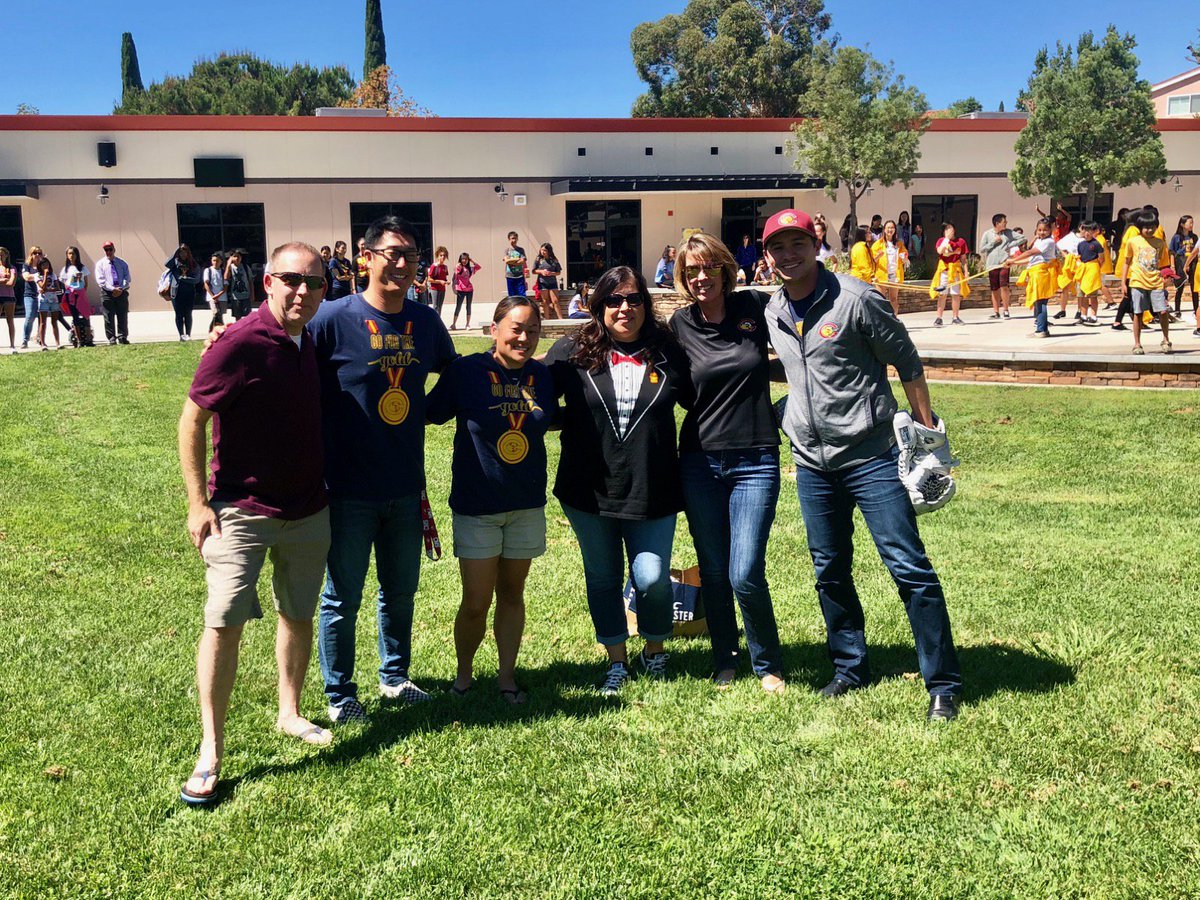 CMSCougarsDB's tweet photo. Students prepare to launch water balloons at Cougar staff "targets" as incentives for support of Community Club Ed Support Campaign.  Thanks for supporting this worthwhile cause https://t.co/fciaFxH3Tv